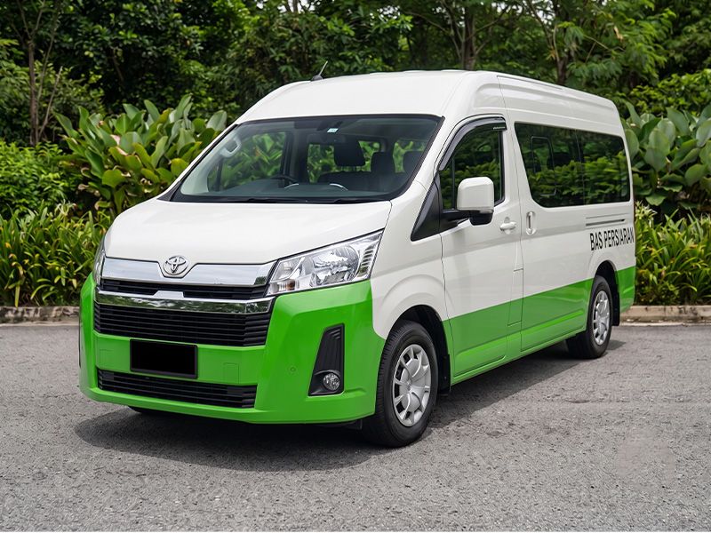 Toyota Hiace / Executive Van — photo 1 of 6